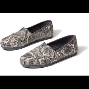 TOMS womens classic black multi faux snake 10 NWT